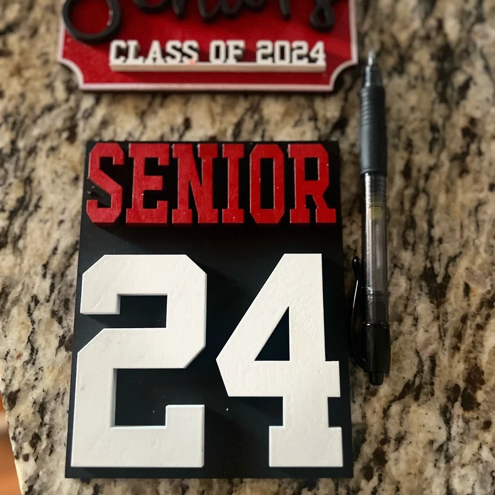 🧑‍🎓2024 Grad Display Items - Picture 3 of 6